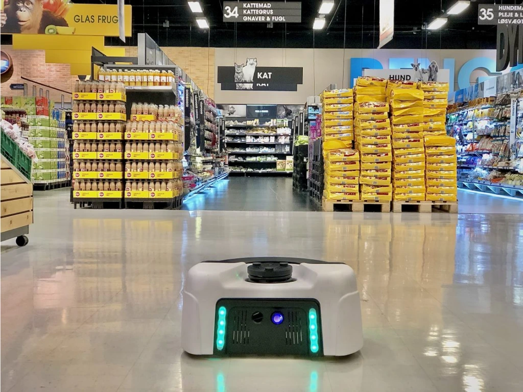 Mobile Robot in retail